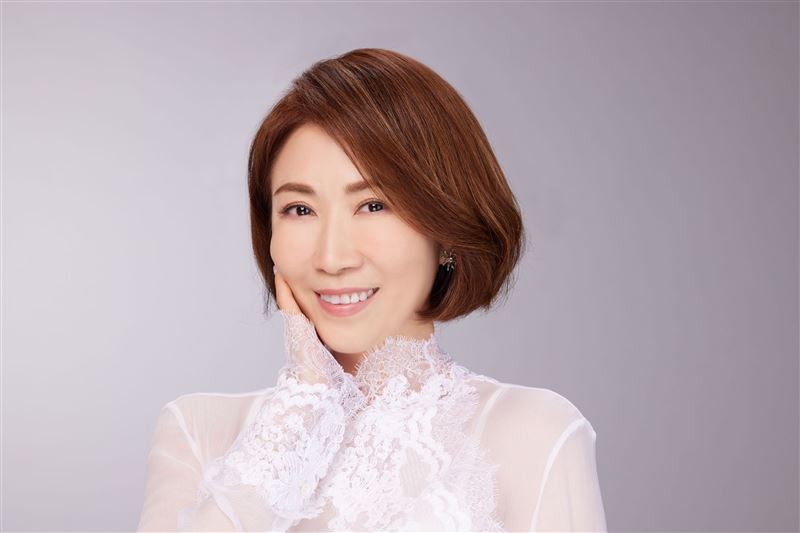 昔唱紅《萍聚》！李翊君出道35年突宣布「重大消息」：很不想承認