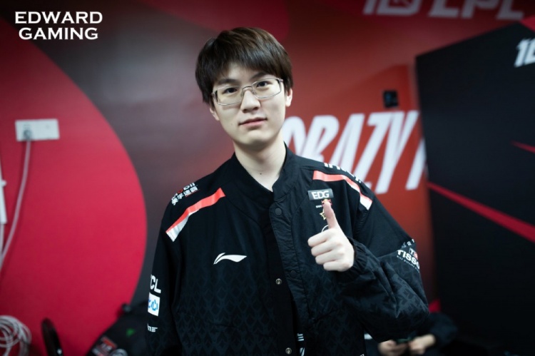 EDG赛后返图 一鼓作气，勇往直前！