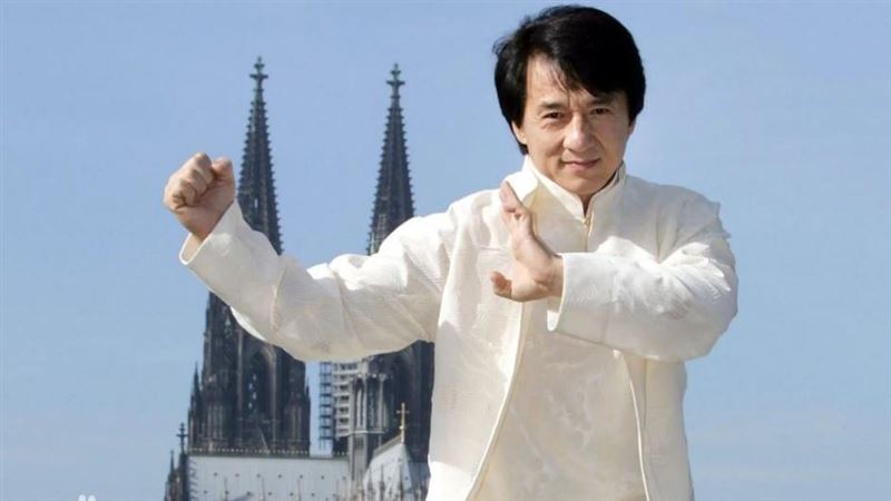 成龍進軍好萊塢連連失敗！直到遇見了他　一語驚醒夢中人