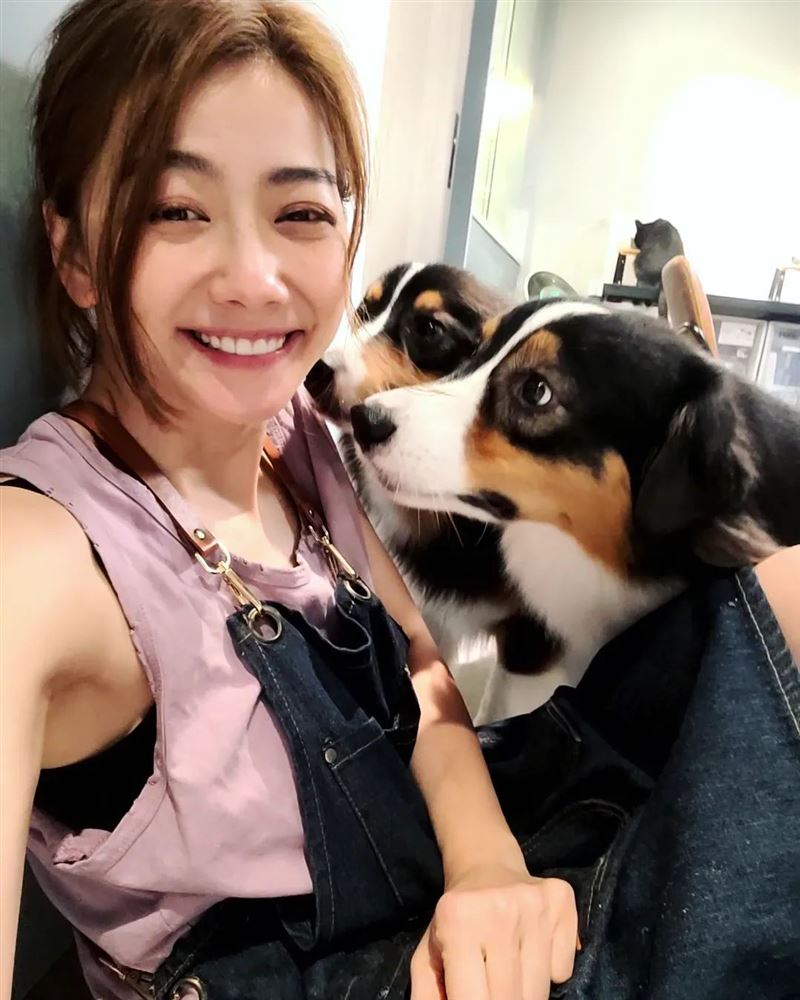 AI：《型男大主廚》主持人是徐志摩！小編傻了