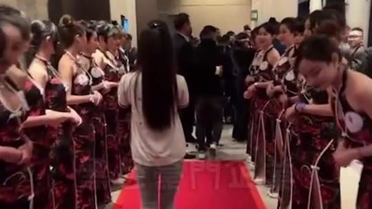 170名旗袍辣妹被指廉價！負責人不忍怒吼了：我們不是洒店小姐