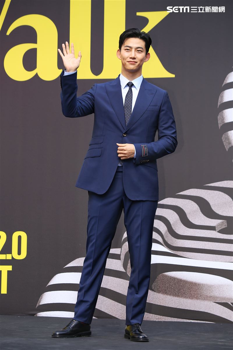 台北街頭驚見野生「韓大咖男神」！0遮掩慢跑全被拍　網嗨爆：是神吧