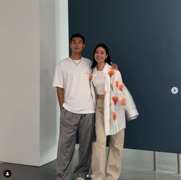 楊祐寧合照老婆放閃！手放這裡喊「抓抓」羞爆了