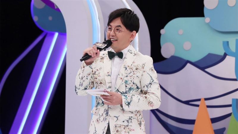 主持途中驚出包！黃子佼認「剛剛講錯了」　背後關鍵曝光