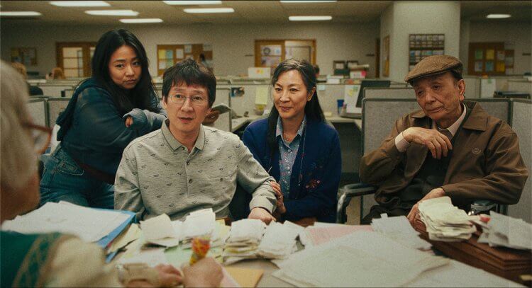 《媽的多重宇宙》新譯版期間限定 IMAX 上映！楊紫瓊獲獎無數挺進奧斯卡，有望成為首位亞裔奧斯卡影后