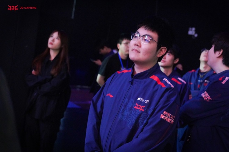 JDG春季赛返图:不愧团宠 369可爱捂脸