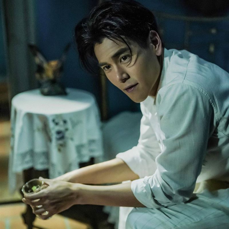 彭于晏狂操「大汗淋漓」！高糊濕身照曝光　網驚呆：帥到模糊？