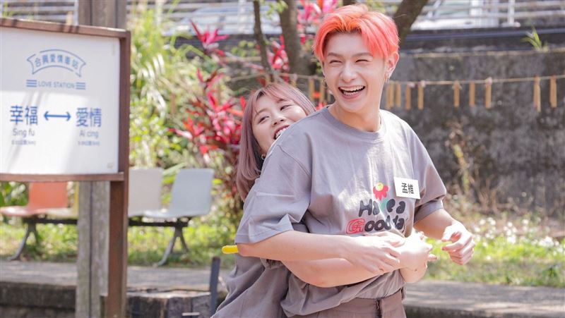 婁峻碩知道嗎？焦凡凡「親密緊貼」小鮮肉　甜蜜畫面全曝光