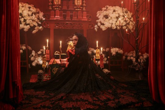 越南恐怖片《涅槃咒》引用涅槃經五行概念，當家族成員因金木水火土方式離奇死亡，一切竟與密咒有關──