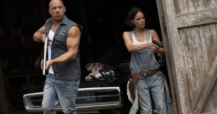 馮背心博士是你？網友研究馮迪索只要在電影裡穿 4 件無袖上衣，保證電影將賺進大把鈔票！