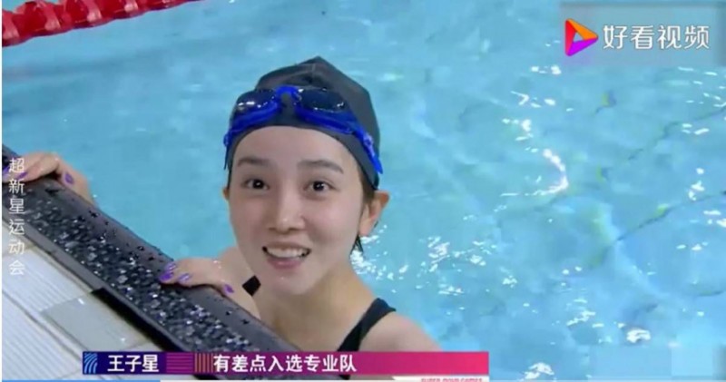 女星「胸前發育太猛」被迫退役！轉行變明星…合演影后秒爆紅