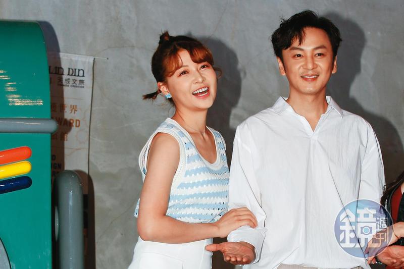 又爆假戲真做！謝京穎賓士車滑進家被拍　張書偉「鬆口2字」認愛了