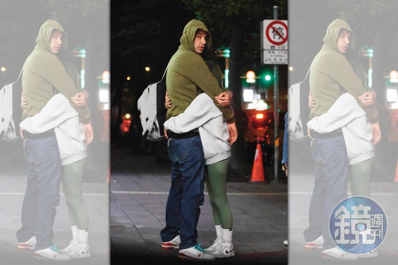才簽約給利菁！42歲黃志瑋大街「擁吻小隻女」被拍　昔放閃發文洩端倪