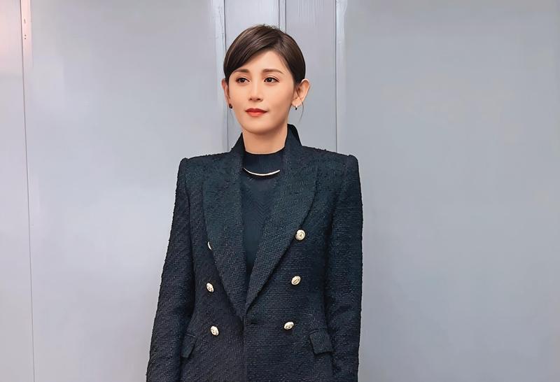 鄭仲茵驚傳拍戲過勞「突然昏厥」！急推輪椅送醫　台8製作人證實曝病況