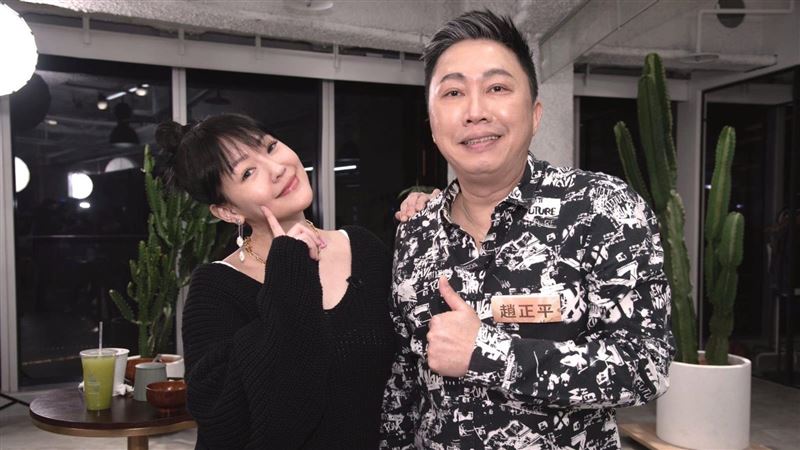 趙正平不藏了！罕見公開「小22歲女友合照」放閃　1符號愛意藏不住