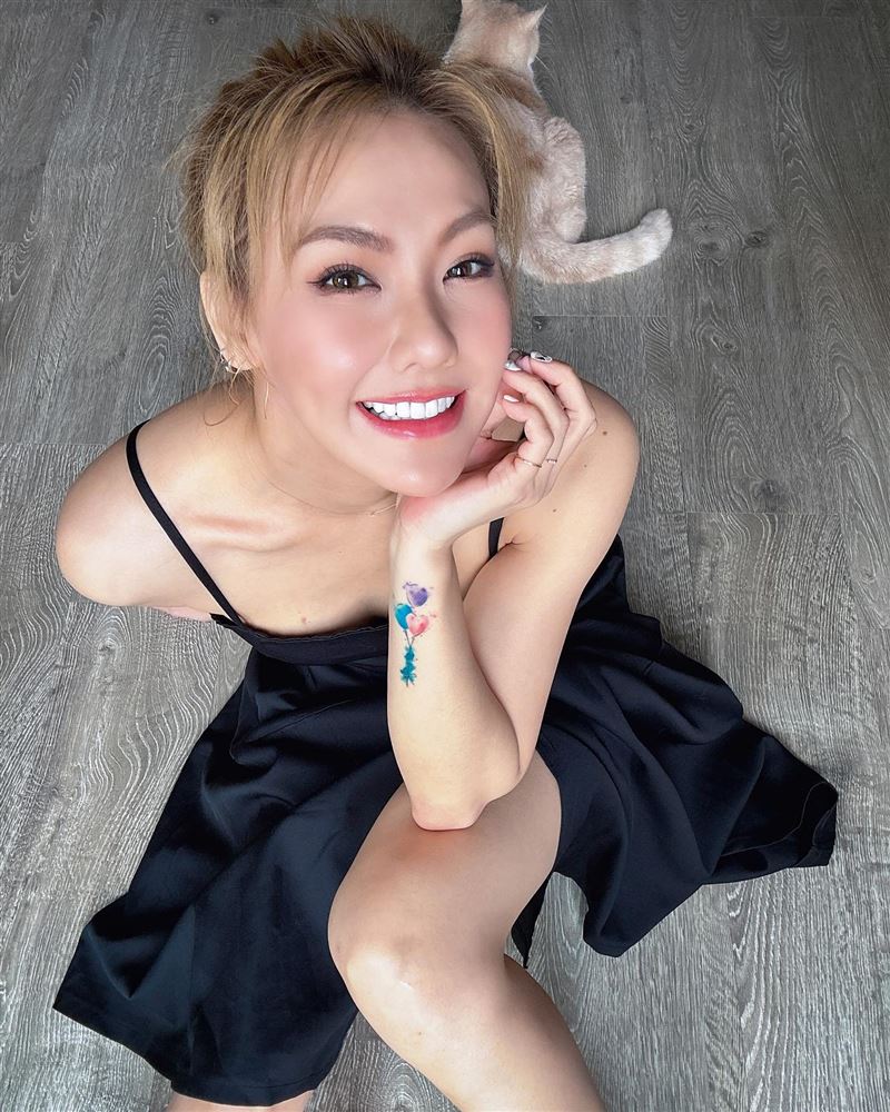 宣示主權認愛了？劉雨柔深夜曬胡凱翔「球場英姿」甜喊KING：你是最棒的