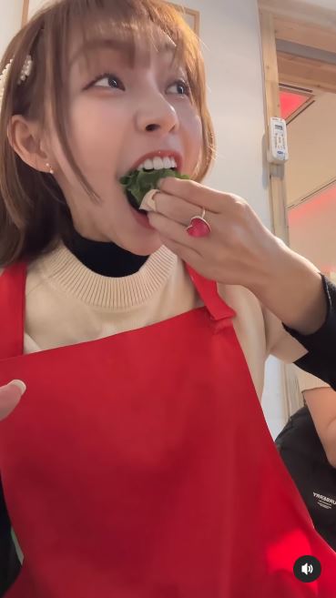 女神真實視角曝光！林襄深夜吃播「大口狂嗑」萬人搶看：太襄了