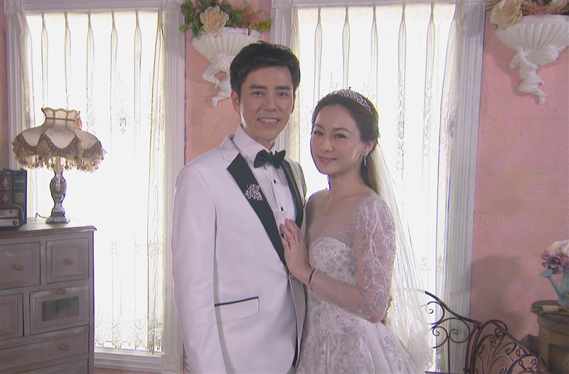 8點檔女神結婚了！游詩璟罕露酥胸婚紗照辣曝光　羞喊：輪到我了