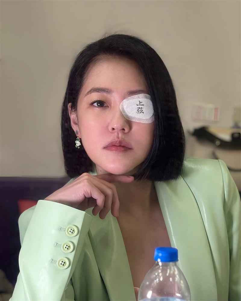 小S眼睛受傷遭惡搞！「仿照連發」認了：發一下瘋　網笑翻：無違和