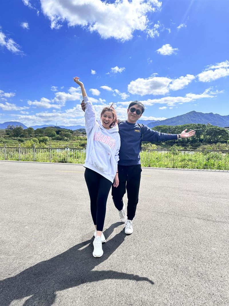 41歲李燕無預警再婚「新店陳大少」！一排藍勾勾恭喜　李亮瑾驚：藏太好