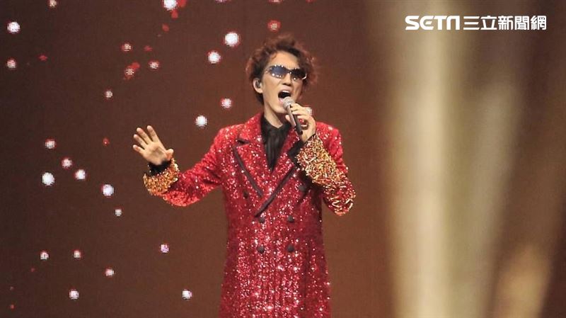 大驚喜!林志炫小巨蛋唱一半燈全暗30秒 趁520公開告白