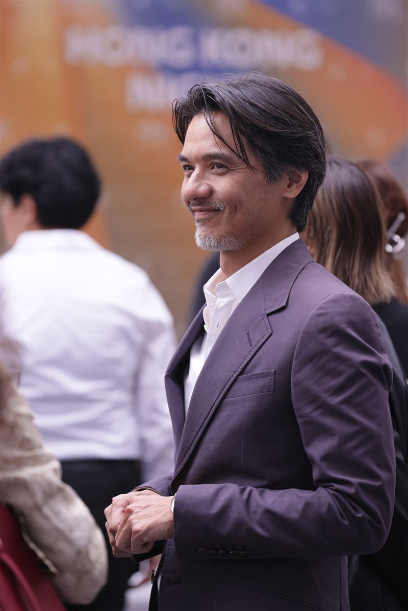 坎城影展／身旁不是舒淇！馮德倫「鬍鬚全白」現身　48歲真實狀態曝光