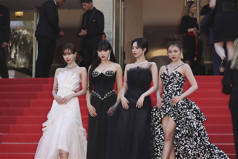 首登坎城的韓國女團！aespa「紅毯造型」超驚艷　四人各展風采獲好評