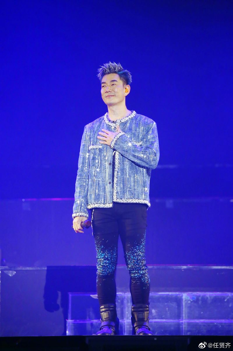 22年前被救過一命！女孩拿合照演唱會相認　任賢齊驚：長這麼大了