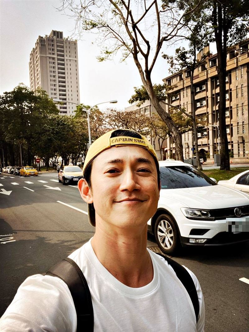 認了沒有經紀人！吳慷仁「親手打出千字文」捍名聲　網紅總結3字讚爆