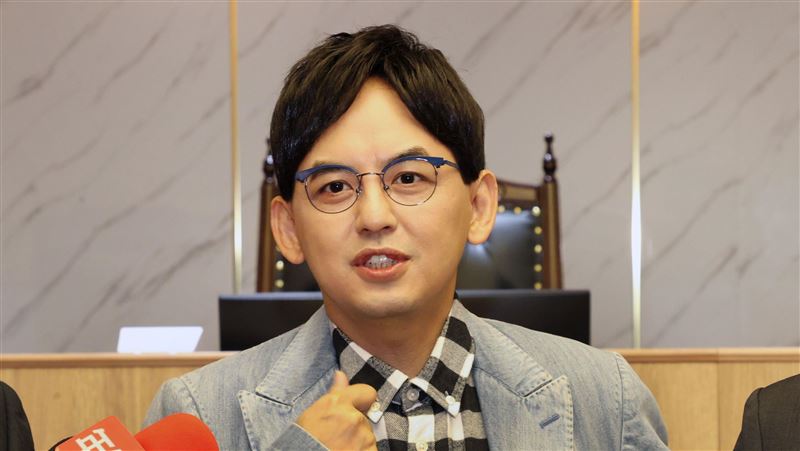 黃子佼猛咬小S吸毒！「她」IG無辜被灌爆　網心疼：做錯了什麼？