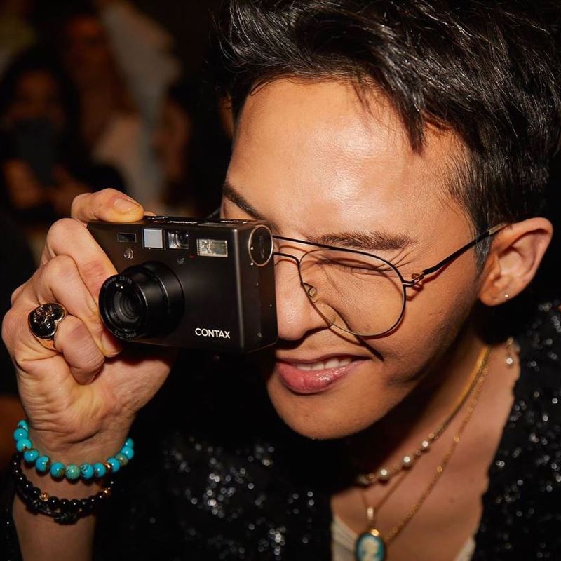 野生GD現身演唱會！真實狀態瘋傳　「髮際線退潮照」驚呆網：放飛自我？