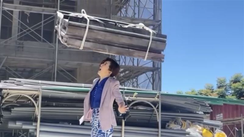 本土劇最美里長領便當！廖家儀遭砸倒地不起　蘇晏霈回家懊惱爆哭