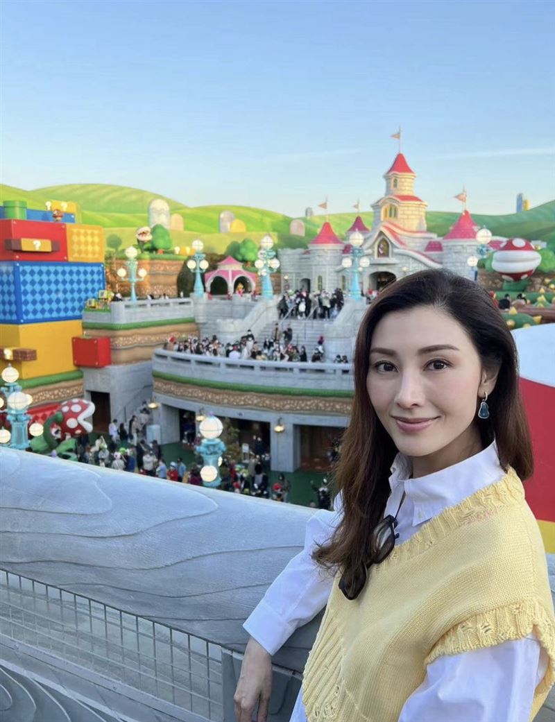 52歲「最美港姐」曬0死角美照!網一看狂吐槽