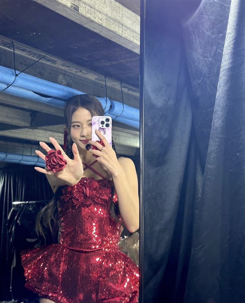 連Jisoo也逃不過！中國大媽「廣場跳開花舞」畫面瘋傳　網見這1幕嚇壞