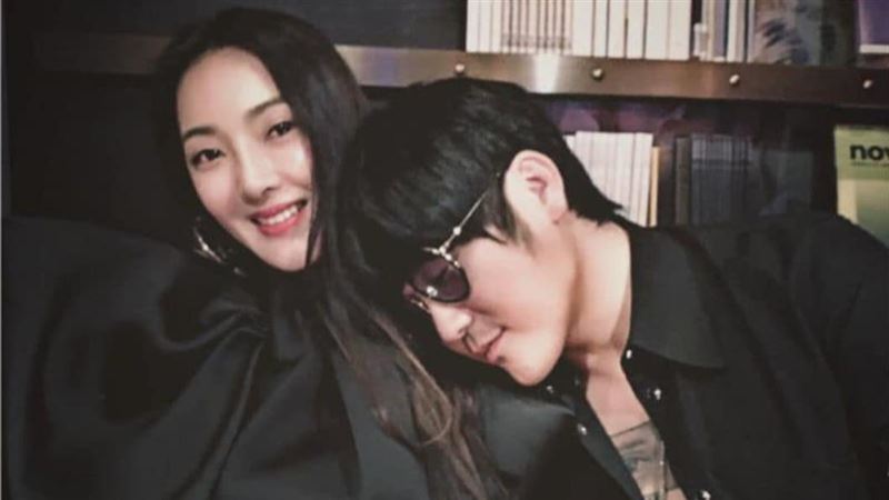 金曲歌王離婚斬14年情！前妻開880萬賓士疑載新歡　「曖昧過程」曝