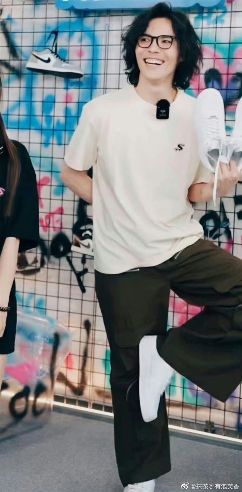 向佐稱一生只為郭碧婷剝蝦！網曝她不愛吃　「剝蝦論」網歪樓想到大S