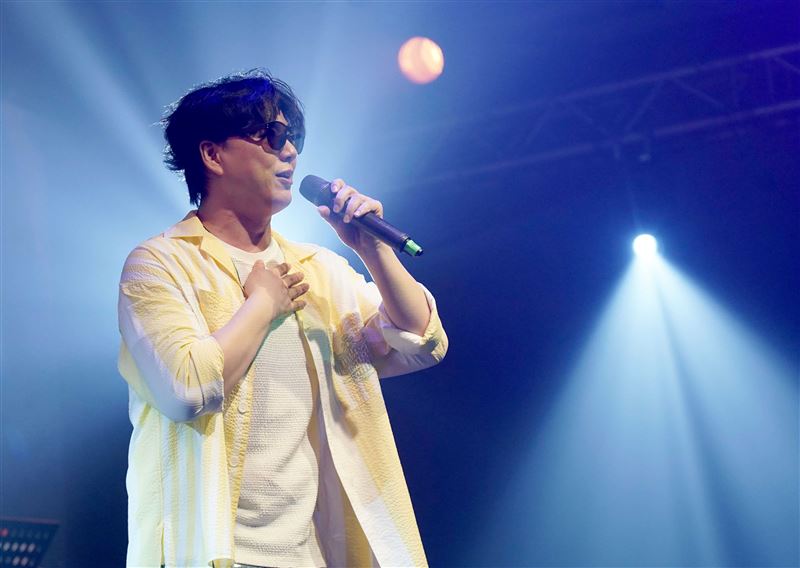 又玩地獄梗！蕭煌奇驚吐開車「闖紅燈遭罰」　放話衝海邊看比基尼