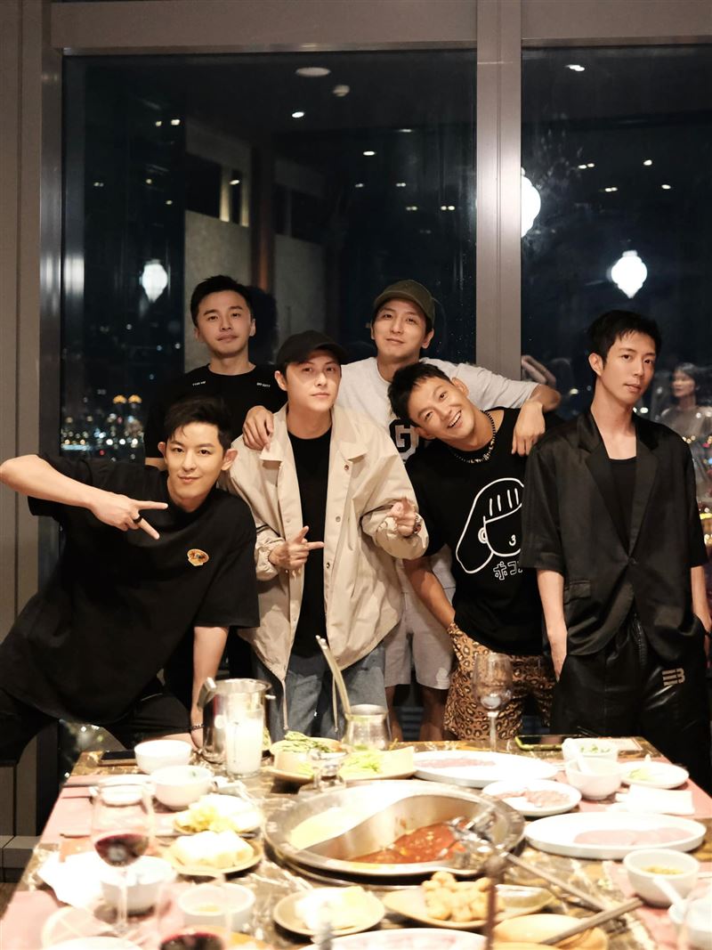 敖犬好事近了？帶未婚妻合體六棒祝賀威廉　驚曝：換我拚龍寶寶