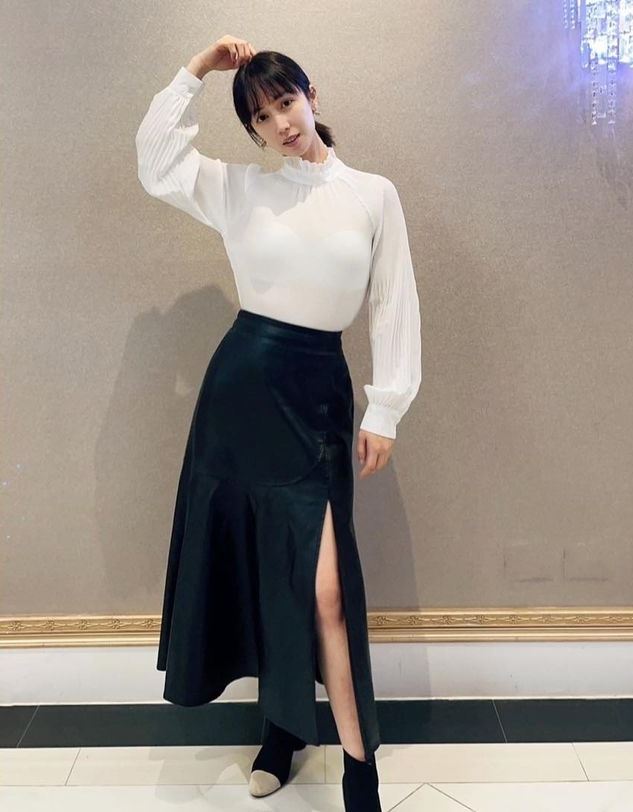 小薰破尺度深V解放!雙手一攤險「掉出來」激辣海波 女星怒喊:幹什麼