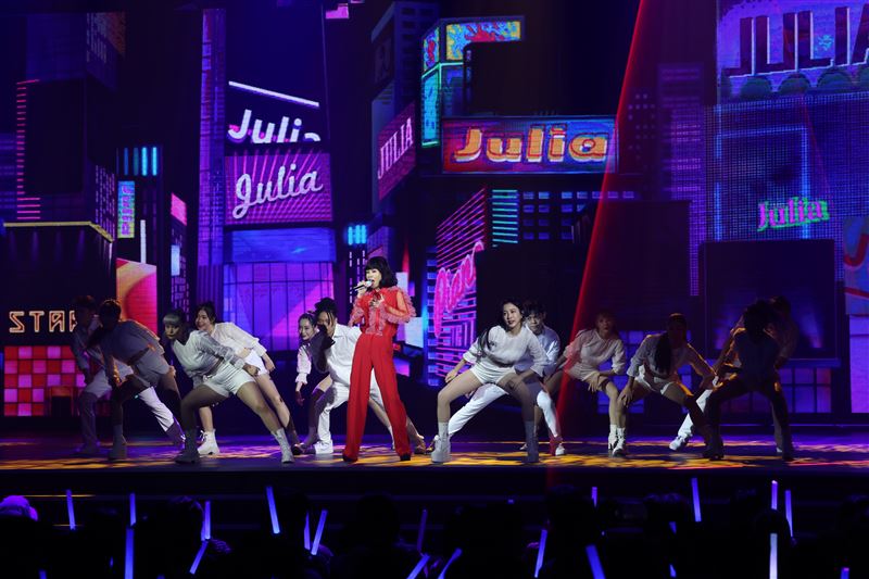 金曲歌王唱到一半！炸出超狂胸肌腹肌　瞬間變身國民歐巴