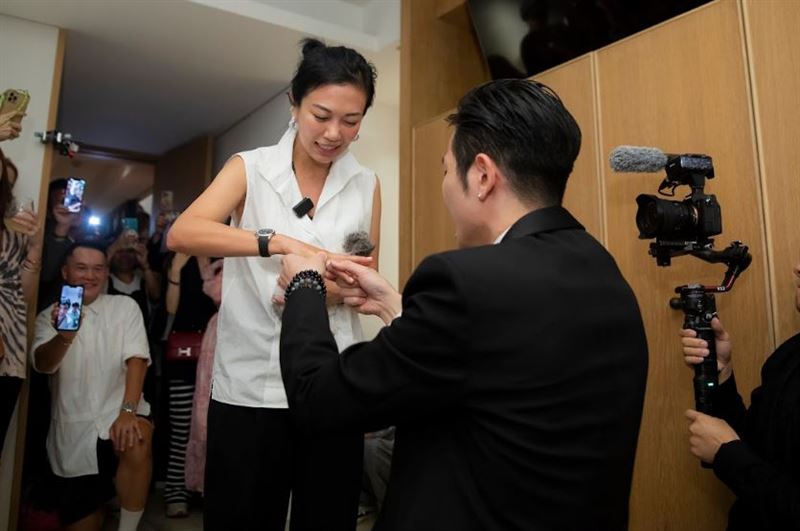 蕭敬騰求婚林有慧成功！她是伴我出道16年的工作夥伴　1分鐘了解林有慧