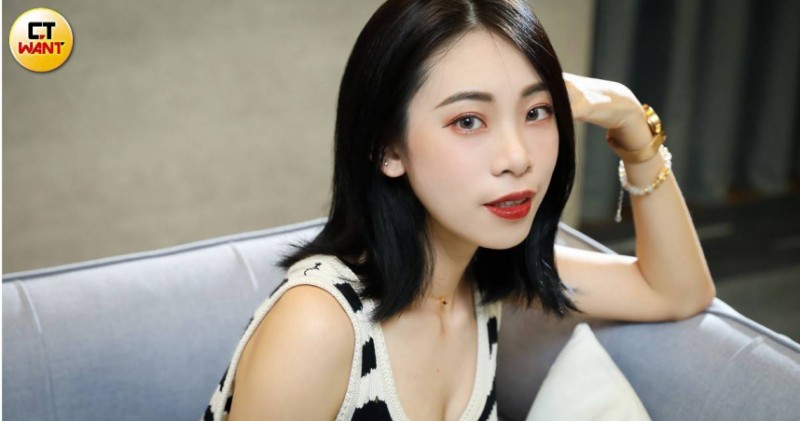 前女輔導長內內轉戰AV先喊卡　挑莒光日直播「怕國防部長震怒」