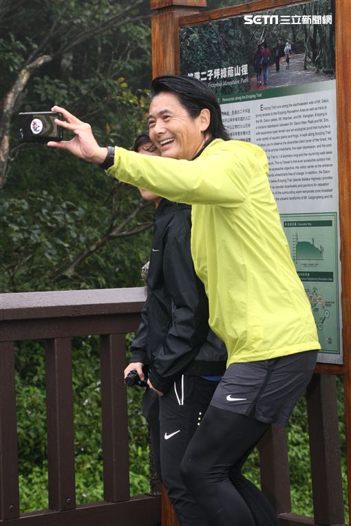 周潤發驚傳跑步出意外！側身墜地「肋骨斷裂」　傷勢曝光：呼吸都會痛