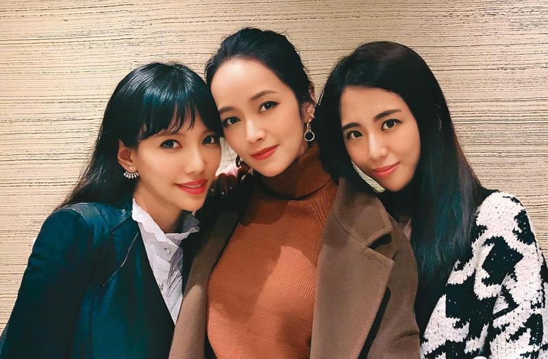 鬧離婚重返社交圈！李靚蕾爆「私下不快樂」　Podcast洩王力宏性向疑雲