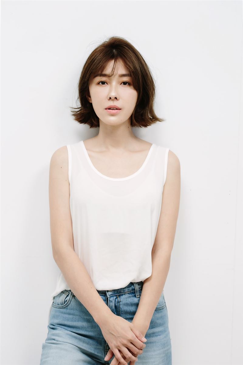 女星浴室滑倒「下巴撞馬桶」半夜哭掛急診！親曝傷勢：以為裂了