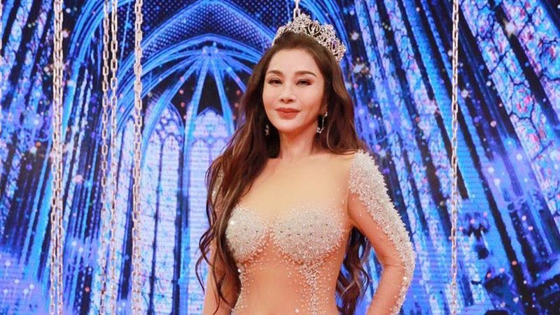 陳美鳳60年前小學珍貴舊照曝光！麻花辮仙氣外露　網猜中：從小就是美女