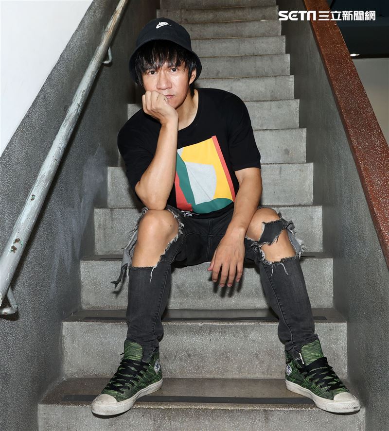 獨家/金曲歌王頭暈疑腦瘤!睡醒開始像暈船 急入院找權威醫生全身檢查