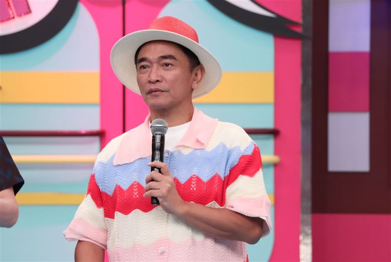 吳宗憲招架不住！低胸辣妹緊貼直喊「厲害了」女方驚人背景曝光