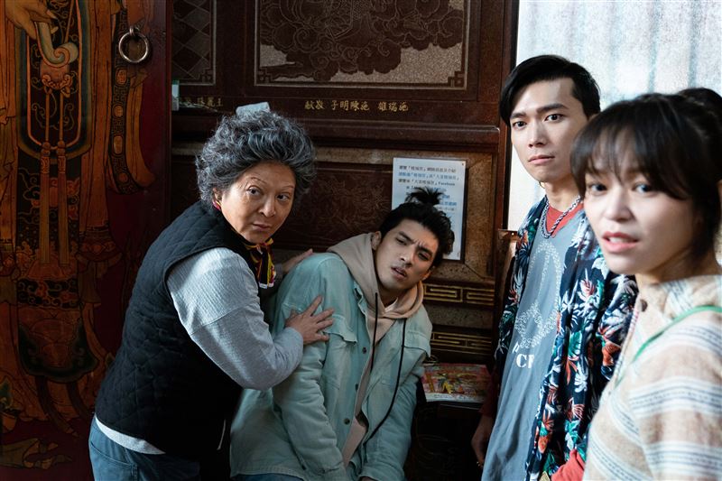 王彩樺《地獄里長》首播爆意外！林哲熹「衝現場崩潰悲喊阿嬤」網看哭