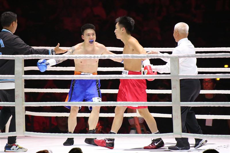 才喊想生小孩！Toyz被鍾培生狠揍臉倒下　陳沂心疼發聲